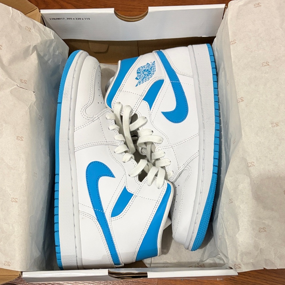 Nike Women's Air Jordan 1 mid white/dk powder blue-white